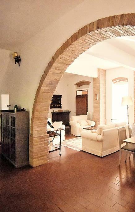 Stunning Country House Overlooking Tuscany Hills Lorenzana المظهر الخارجي الصورة